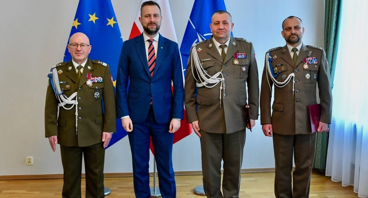 Będący przez ponad 2,5 roku dowódcą 5. Batalionu Strzelców Podhalańskich w Przemyślu płk Marcin Dusza (pierwszy z prawej) został nowym dowódcą 21. Brygady Strzelców Podhalańskich w Rzeszowie. O zmianach kadrowych poinformował w środę, 14 stycznia br., wicepremier i minister obrony narodowej Władysław Kosiniak-Kamysz. Fot. MON