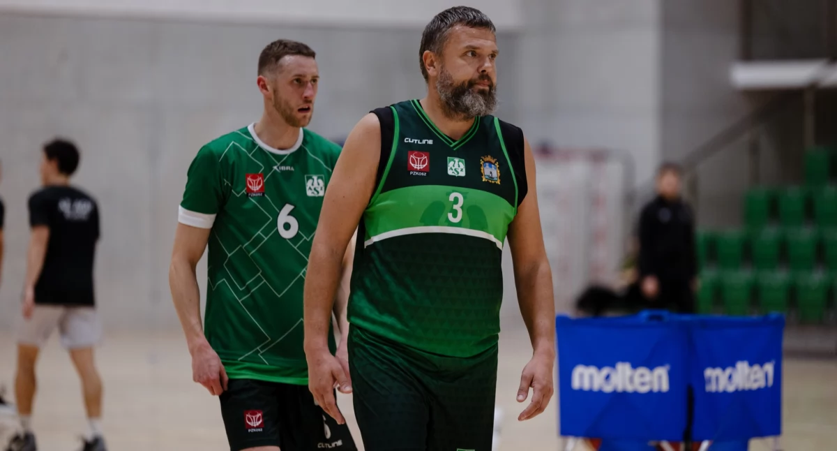 Łukasz Krawiec (nr 3) zdobył w Przemyślu 21 punktów. Wszystkie rzutami za 3 punkty. Fot. AZS AGH Kraków