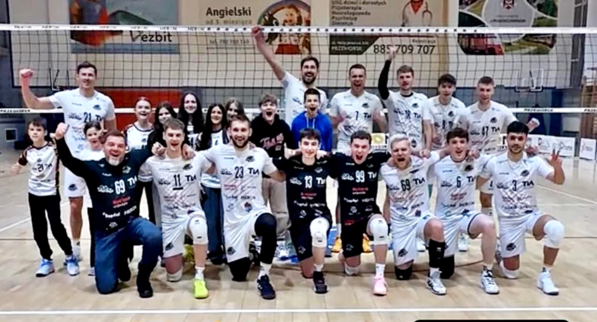 Po raz trzynasty na trzynaście przypadków siatkarze Feniksa Heron Przeworsk mogli cieszyć się z wygranej ze swoimi kibicami. Fot. Feniks Heron Przeworsk