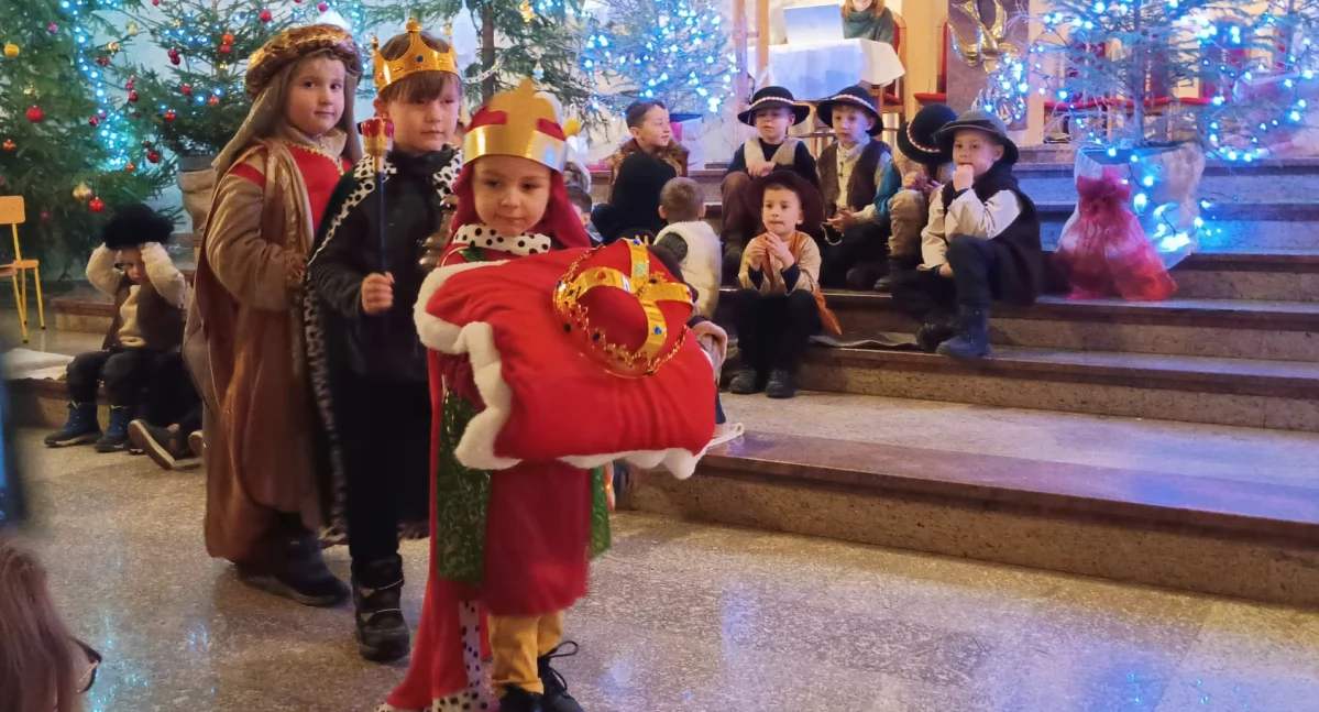 Maluchy z Przedszkola nr 14 im. Czytelników Życia Przemyskiego opowiedziały hstorię narodzin Jezusa./ FOT. materiały organizatorów