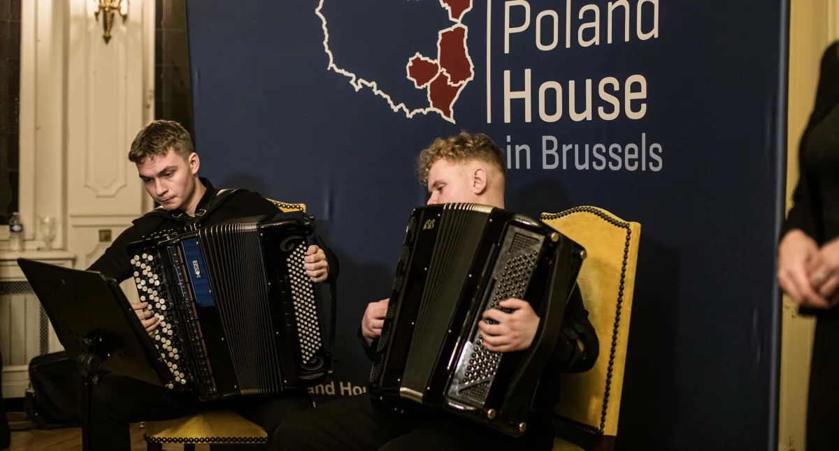 Przemyskim akcentem wydarzenia zorganizowanego w stolicy Belgii był udział w nim Michała Stochela i Bartłomieja Widełki – uzdolnionych reprezentantów ZPSM im. A. Malawskiego w Przemyślu. Wystąpili oni z programem przygotowanym pod kierunkiem dyrektora szkoły Dariusza Baszaka./ FOT. UMWP