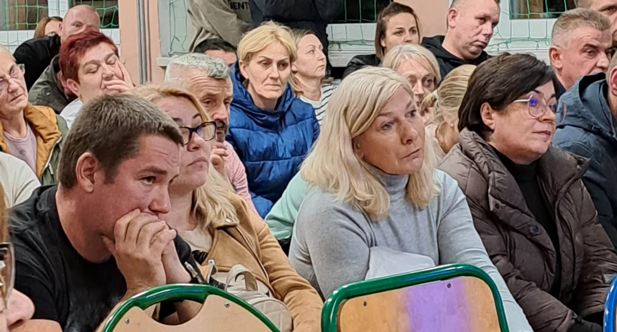 Zaproponowane przez samorząd Medyki zmiany odnośnie szkoły w Hureczku spotkały się ze sprzeciwem mieszkańców tej miejscowości jeszcze na październikowym spotkaniu z władzami gminy. Uchwała zamiarowa o likwidacji i przekształceniu szkoły podjęta na ostatniej sesji jest kontynuacją tematu, choć nie przesądza ostatecznie o przyszłości placówki. Do tego niezbędna będzie pozytywna opinia kuratora./ FOT. U. Gielo