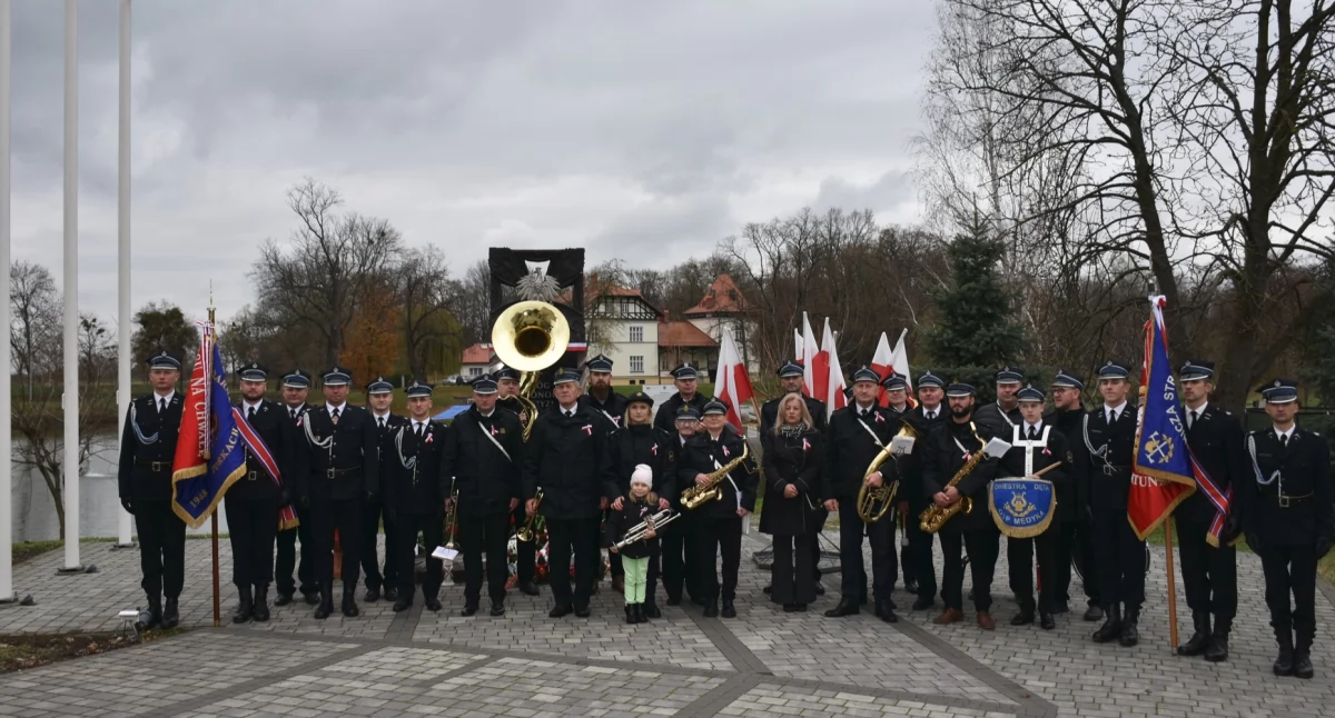 Aktualnie Orkiestra Dęta w Medyce liczy sobie 15 członków. Jeden z nich gra w niej blisko 70 lat, można powiedzieć, że poświęcił jej większość życia. – Spotykamy się dwa razy w tygodniu i robimy to bardzo chętnie. Na próbę orkiestry zawsze się pędzi mimo natłoku różnych obowiązków – mówią./ FOT. ZW