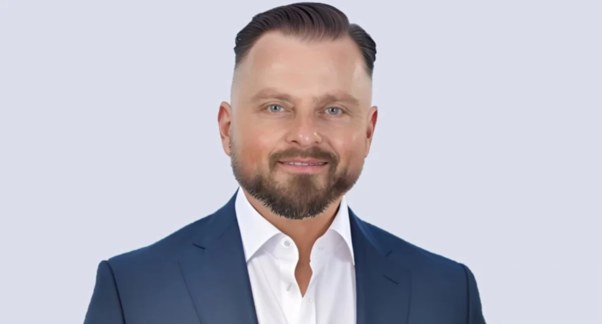 Wniosek o zwołanie sesji nadzwyczajnej złożyła grupa 8 radnych. Projekt uchwały brzmi: „(…) nie wyraża się zgody na rozwiązanie stosunku pracy przez Krajową Szkołę Skarbowości z radnym Robertem Balem (…)”. Fot. zbiory własne