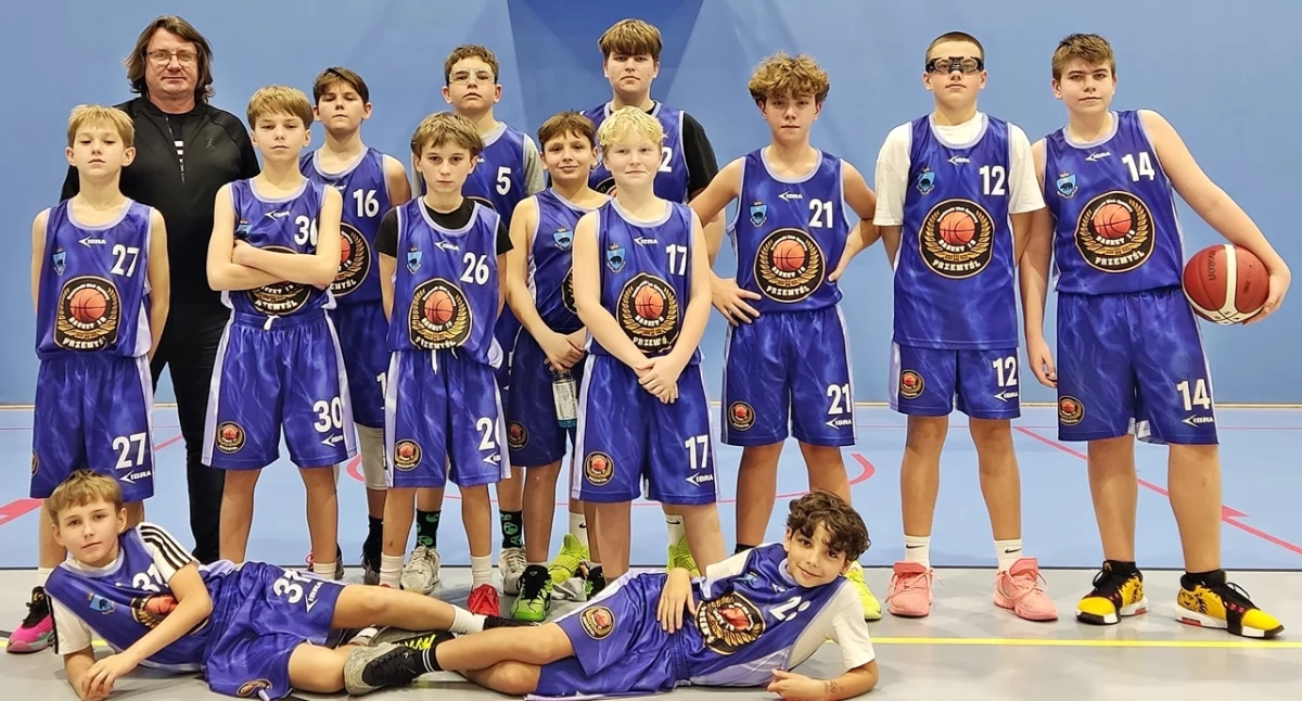 Mistrzowie Podkarpacia w kategorii U-13 – zespół Uczniowskiego Klubu Sportowego „Basket 15” Przemyśl. Fot. zbiory własne