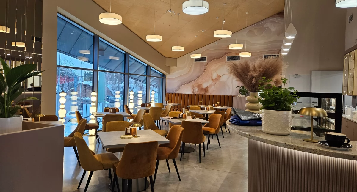Eleganckie i harmonijne wnętrze restauracji buduje niepowtarzalny klimat./Fot. CARITAS