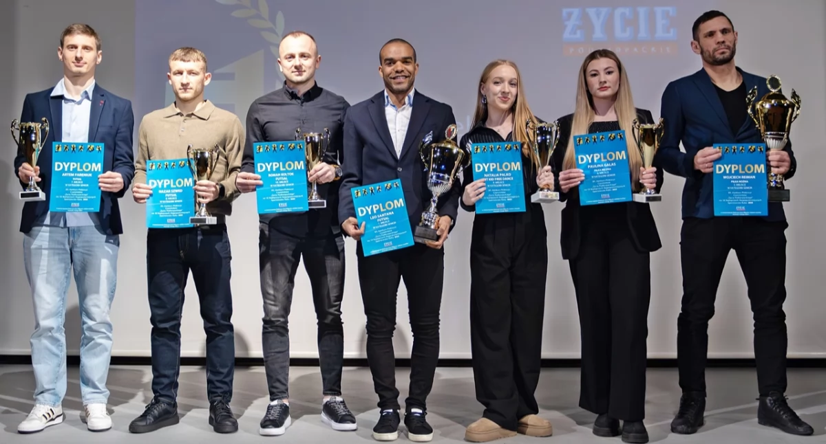 Siedmioro z dziesięciu laureatów w kategorii seniorów. Fot. Grzegorz Gajdzik