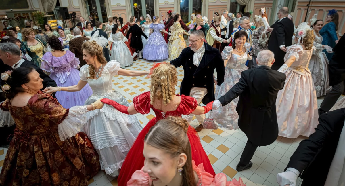 Na drugim Przemyskim Balu Epokowym w Restauracji Perła Przemyśla bawiło się 80 osób./ FOT. UM Przemyśl