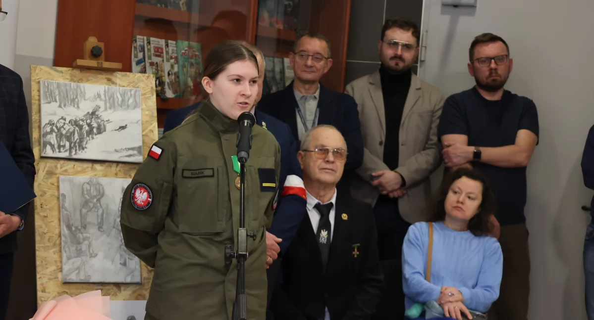 W wydarzeniu, oprócz autorki prac, udział wzięli: członkowie Oddziału Związku Sybiraków w Rzeszowie, na czele z prezesem Józefem Sieńko, członkowie Klubu Historycznego im. płk. Łukasza Cieplińskiego w Rzeszowie oraz zaproszeni goście. / FOT. K. Gajda-Bator