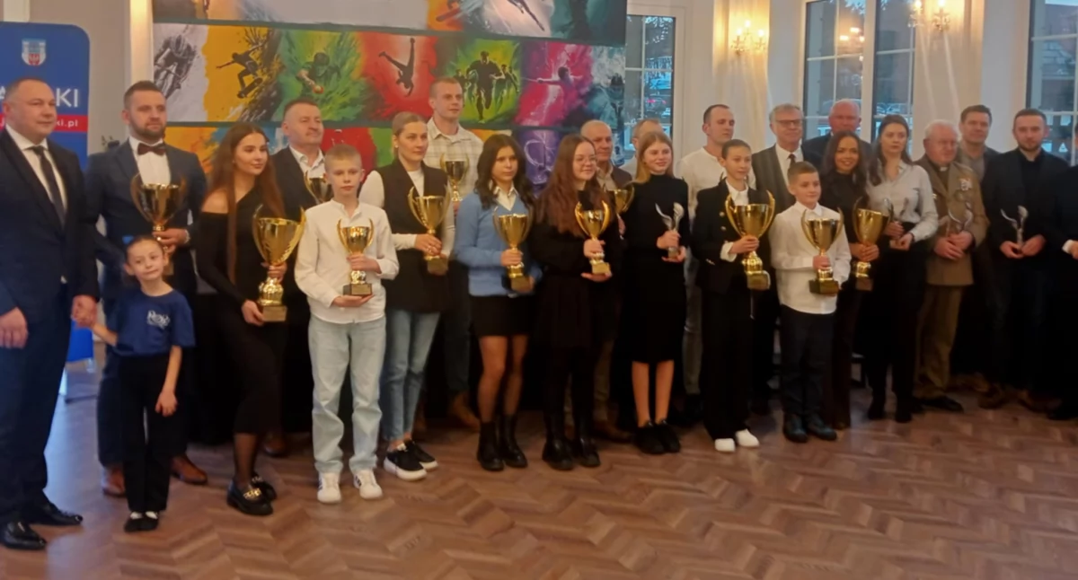 Sporty różne, Plebiscyt Czytelników Życia Podkarpackiego najlepszych najpopularniejszych sportowców trenerów powiatu jarosławskiego rozstrzygnięty! - zdjęcie, fotografia