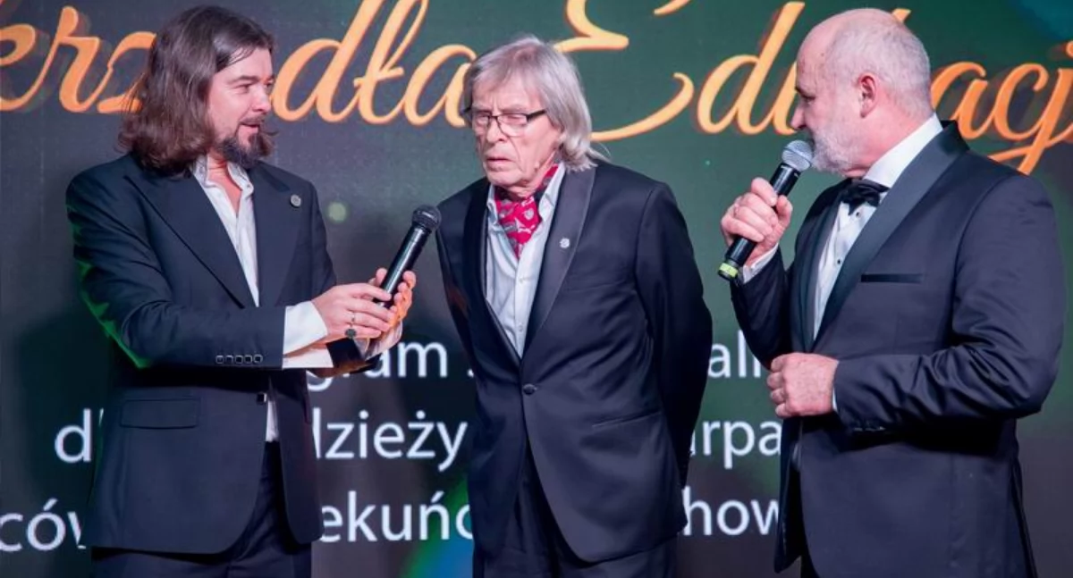 Obraz jarosławskiego artysty Wacława Kochanowicza zatytułowany „Pamiętny Jesion” wylicytowany został za kwotę 20 tys. 600 zł. Aukcję poprowadził Tomasz Szczepanik – lider zespołu Pectus./ FOT. T. Cierpisz