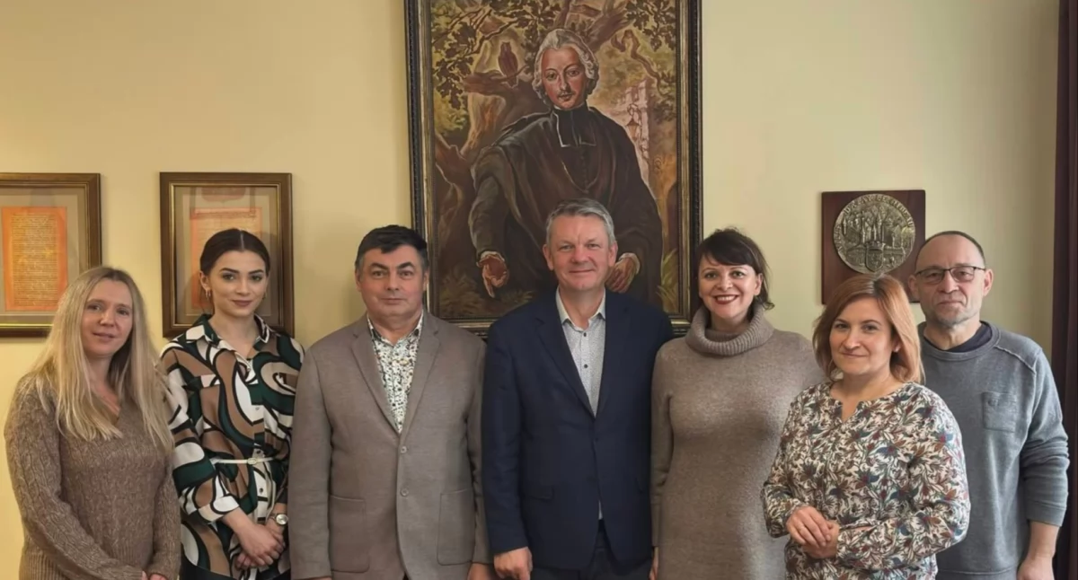 W Dubiecku ruszyły prace nad nową inicjatywą o międzynarodowym charakterze, w którą prócz wspomnianej miejscowości, zaangażowane mają być też mazurski Sztynort i Berlin. W tej sprawie spotkała się grupa inicjatywna z udziałem przedstawicieli samorządu, biblioteki, szkoły, rady miasta oraz Towarzystwa Przyjaciół Ziemi Dubieckiej. / FOT. UMiG Dubiecko