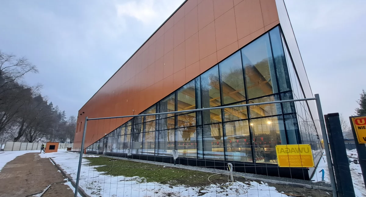 Czy miasto ma w rękawie rozwiązania komunikacyjne, które pozwolą na sprawne i bezproblemowe dotarcie do kompleksu basenów „Wodny Świat”? Na razie jest mowa o zwiększeniu liczby kursów linii nr 18 w okresie zwiększonego zapotrzebowania, ale w planach jest też uruchomienie dodatkowej linii autobusowej. / FOT. U. Gielo