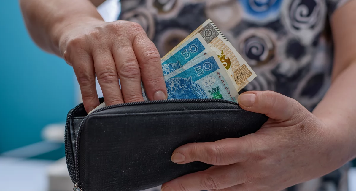 Od 1 marca br. emerytury, renty oraz dodatki wypłacane przez ZUS zostaną zwaloryzowane. To oznacza więcej pieniędzy w portfelach seniorów./ FOT. ZW