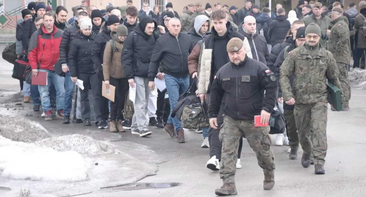 13 lutego br. w siedzibie 20. Przemyskiej Brygady Obrony Terytorialnej im. gen. dyw. Stefana Roweckiego ps. „Grot” w Przemyślu odbyło się pierwsze w br. wcielenie ochotników do granicznej brygady OT w ramach „Ferii z WOT”. Fot. 20. PBOT