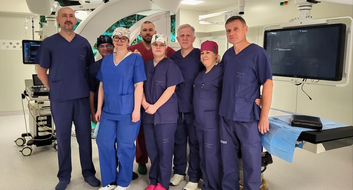 – Dzięki powstaniu pododdziału kardiochirurgii jesienią 2025 r. w Wojewódzkim Szpitalu w Przemyślu powstał pełnoprofilowy aortic team, czyli zespół lekarzy, którzy leczą złożone patologie aorty piersiowej i brzusznej. W skład zespołu wchodzą lekarze oddziału chirurgii naczyniowej kardiochirurgii i kardiologii inwazyjnej.