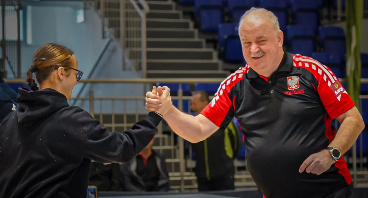 Turniej odbył się w hali Miejskiego Ośrodka Sportu i Rekreacji przy ul. Sikorskiego w Jarosławiu. Stawką był puchar wicemarszałka województwa podkarpackiego Piotra Pilcha, który sam wziął udział w zawodach! Obok wychowanka Kolpinga Jarosław, wielokrotna medalistka mistrzostw Polski i Europy w kategoriach młodzieżowych Anna Brzyska. Fot. A.S. Fotografia Sportowa