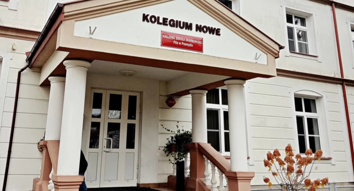 Dyrektor KSS Ewa Mróz E. Mróz napisała, że w piśmie skierowanym do rady 30 stycznia br. została wskazana przyczyna rozwiązania stosunku pracy za wypowiedzeniem z radnym, która jest „rzeczywista, obiektywna, konkretna, uzasadniająca rozwiązanie stosunku pracy. To likwidacja od 1 lutego br. filii KSS w Przemyślu. Fot. Mariusz Godos