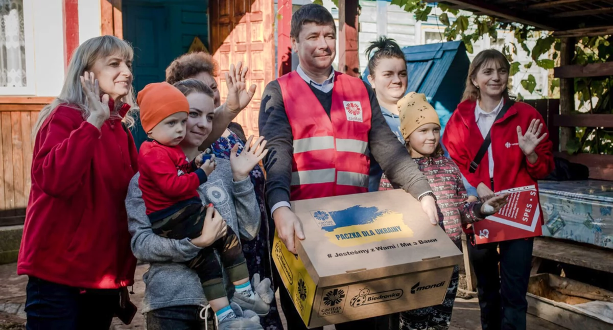 Jednym z filarów działan Caritas jest program „Rodzina Rodzinie”, który umozliwia bezposrednie wsparcie rodzn pozostajacych w Ukrainie./Fot. Caritas Polska