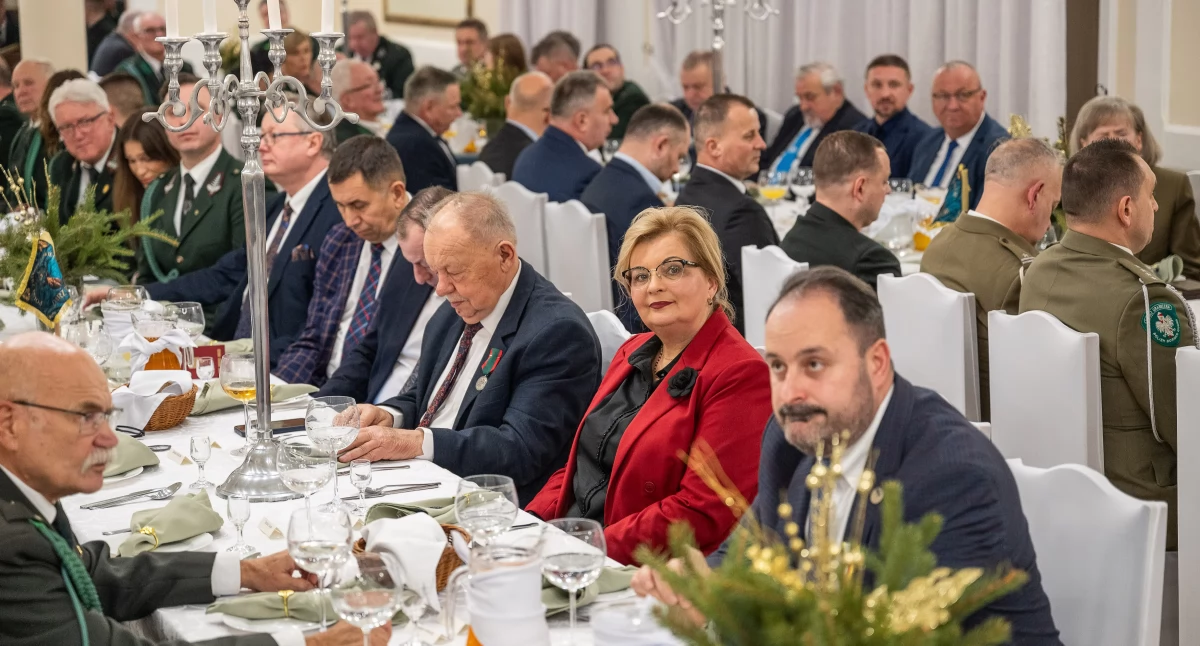 Obecność reprezentantów administracji państwowej i samorządowej podkreśliła rangę wydarzenia oraz zna czenie łowiectwa w życiu społecznym regionu.