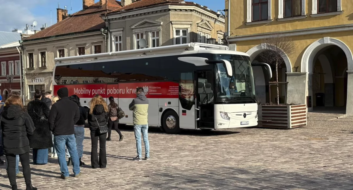 Kolejna wizyta krwiobusa na jarosławskim Rynku już za miesiąc.  / FOT. UM Jarosław