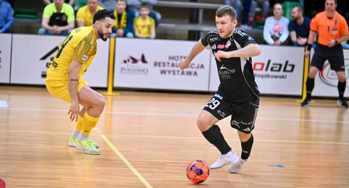Nazar Szwed (z prawej) był jednym z najlepszych graczy Texom Eurobusu Przemyśl w Świeciu. Fot. Futsal Świecie