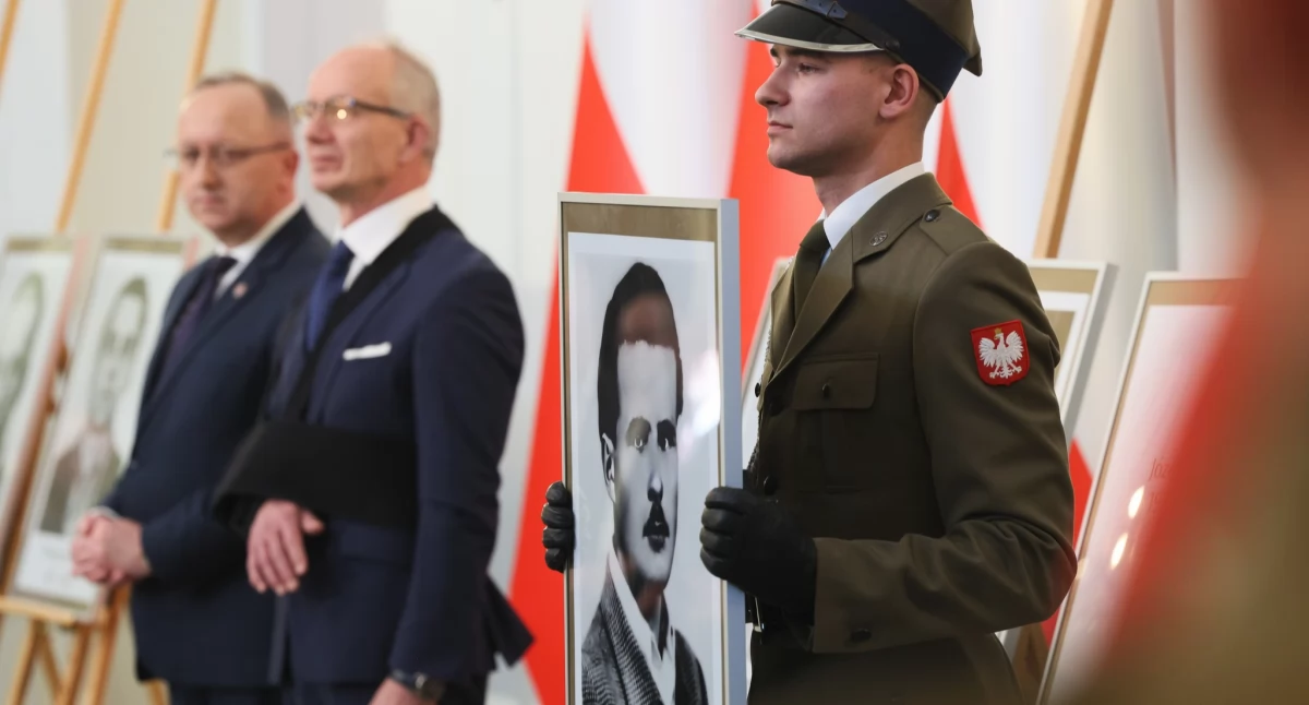 „Państwo Polskie zawsze powraca po Swoich” – takie motto przyświecało ceremonii w Pałacu Prezydenckim w Warszawie. Fot. IPN 