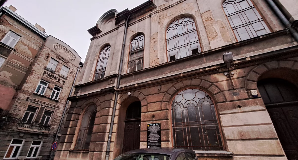 Zabytkowy obiekt Nowej Synagogi jest obecnie własnością Fundacji Ochrony Dziedzictwa Żydowskiego z siedzibą w Warszawie. Wiele wskazuje na to, że kwestia ewentualnych zamierzeń inwestycyjnych mających na celu zagospodarowanie go stanęła pod dużym znakiem zapytania. / FOT. U. Gielo