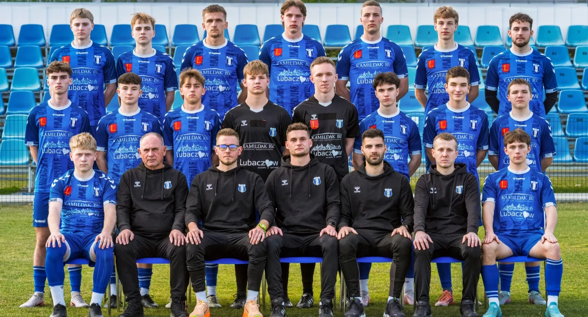 Rezerwy Pogoni-Sokoła Lubaczów udanie zaczęli wiosnę i są głównym kandydatem do awansu w szeregi IV-ligowców. Fot. Akademia Piłkarska Pogoni-Sokoła Lubaczów