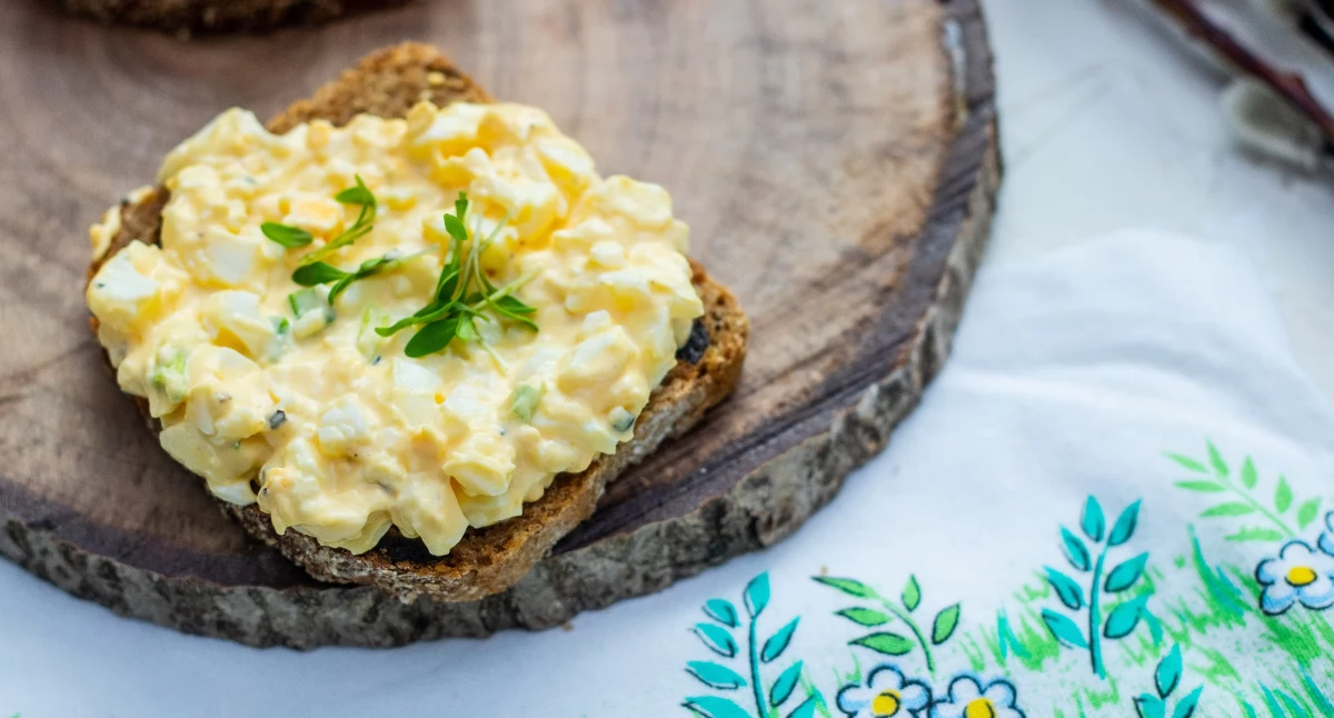 Przepisy kulinarne, Pasta jajeczna chrzanem szczypiorkiem - zdjęcie, fotografia