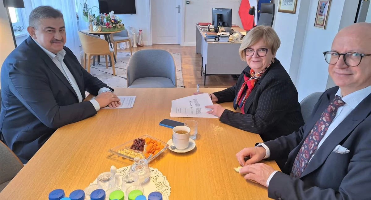 – O to, by gmina mogła wejść w posiadanie liczącej przeszło 8 hektarów działki, zabiegałem bardzo długo i cieszę się, że ten krok został zrobiony – skomentował decyzję wojewody T. Kubas-Hul burmistrz miasta i gminy Kańczuga Andrzej Żygadło./ FOT. FB T. Kubas-Hul