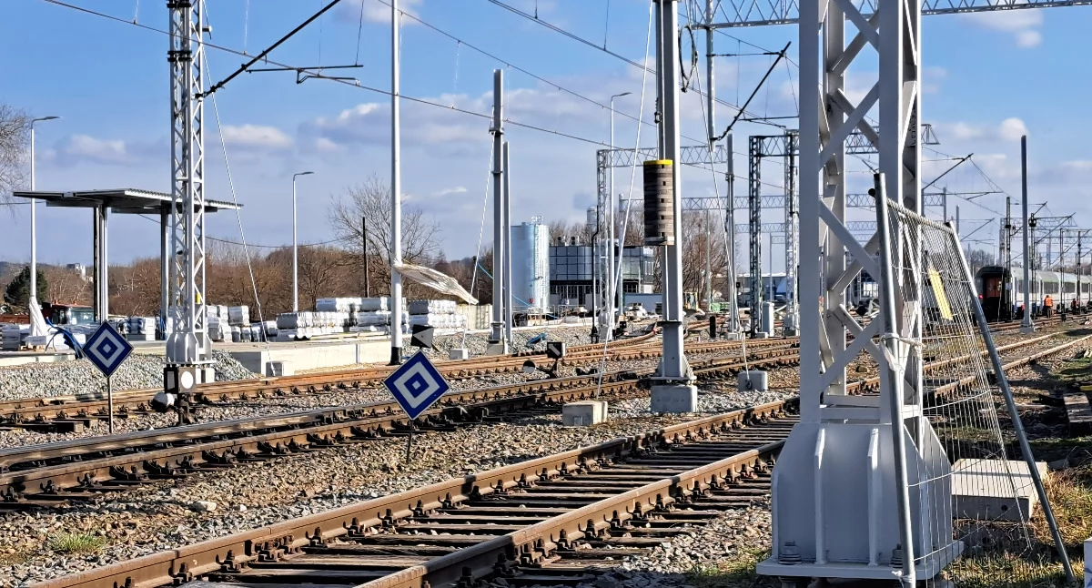 Budowa zaplecza serwisowego do obsługi taboru kolejowego postępuje. Ma być ono kluczowym punktem serwisowym w południowo-wschodniej Polsce. / FOT. U. Gielo