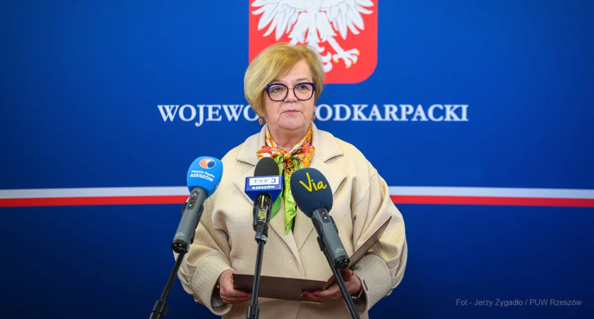 – Adresatami programu są dzieci uczęszczające do żłobków, przedszkoli, szkół podstawowych i ponadpodstawowych. Dodatkowo także osoby dorosłe, w tym osoby starsze i osoby z niepełnosprawnościami – powiedziała podczas konferencji prasowej wojewoda podkarpacki Teresa Kubas-Hul. Fot. PUW Rzeszów