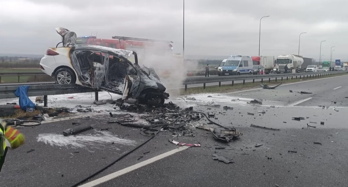 Jedna ofiara śmiertelna i jedna ranna to bilans dzisiejszego wypadku, do którego doszło na drodze S19 w Trzebownisku. / FOT. KMP Rzeszów