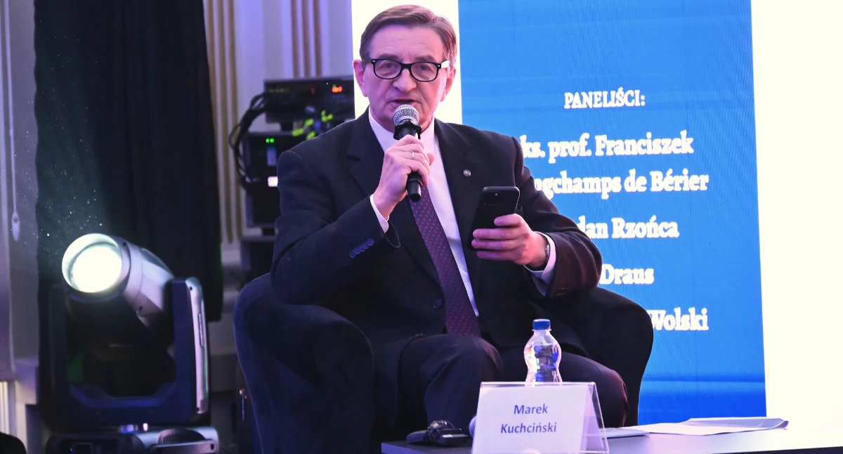 Tematami minionej konferencji były m.in.: bezpieczeństwo Europy i geopolityka regionu, odbudowa Ukrainy, współpraca państw Europy środkowej czy rozwój regionu Karpat. Moderatorem był poseł Marek Kuchciński. Fot. zbiory własne