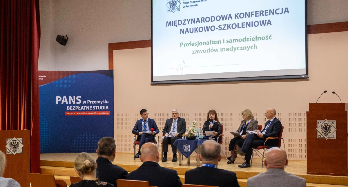 Edukacja, Międzynarodowa Konferencja Naukowo Szkoleniowa „Profesjonalizm samodzielność zawodów medycznych” - zdjęcie, fotografia