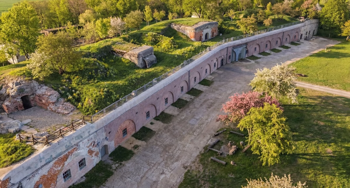 W organizowanym co roku przez „National Geographic Traveler plebiscycie „Cuda Polski” tym razem zauważony został Fort XI Duńkowiczki. Znalazł się w pierwszej trójce nominowanych z Podkarpacia./ FOT. www.podkarpackie.edu