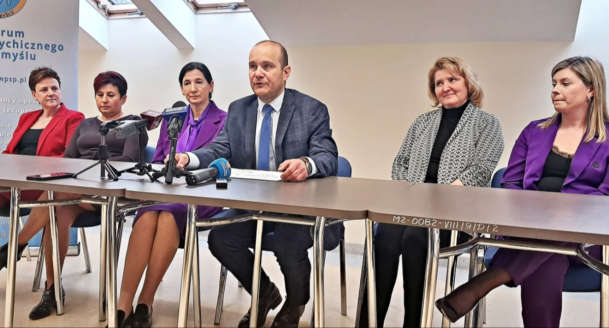 W konferencji prasowej udział wzięła cała kadra kierownicza Wojewódzkiego Podkarpackiego Szpitala Psychiatrycznego im. prof. Eugeniusza Brzezickiego w Żurawicy. Fot. Mariusz Godos