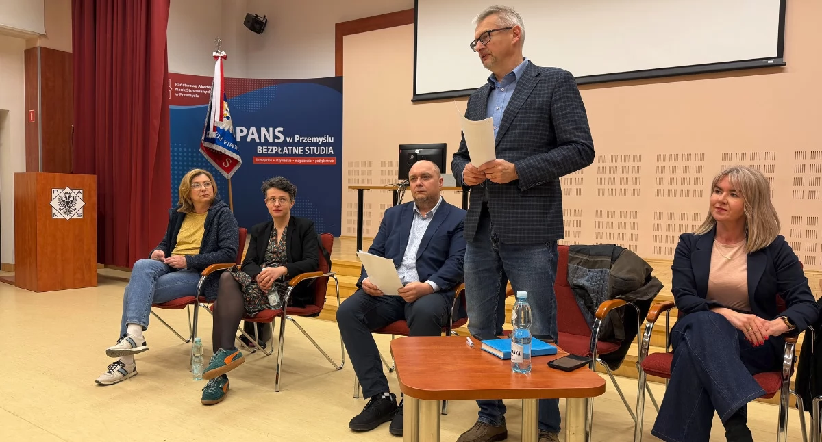 W pierwszej kolejności zorganizowano spotkanie z mieszkańcami osiedla nr 12 „Łukasińskiego”, do którego doszło w auli Państwowej Akademii Nauk Stosowanych w Przemyślu. Fot. UM Przemyśl/Grzegorz Karnas