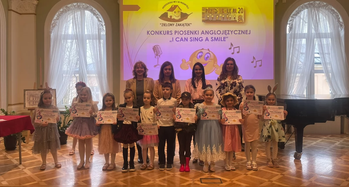 Na scenie zaprezentowały się reprezentacje przemyskich miejskich przedszkoli nr: 3, 4, 7, 9, 12, 13, 14, 16 i 20, a także dzieci z: Niepublicznego Przedszkola „Małe Betlejem”, „Mały Nazaret” oraz Publicznego Przedszkola Zgromadzenia Sióstr Felicjanek. Fot. zbiory własne