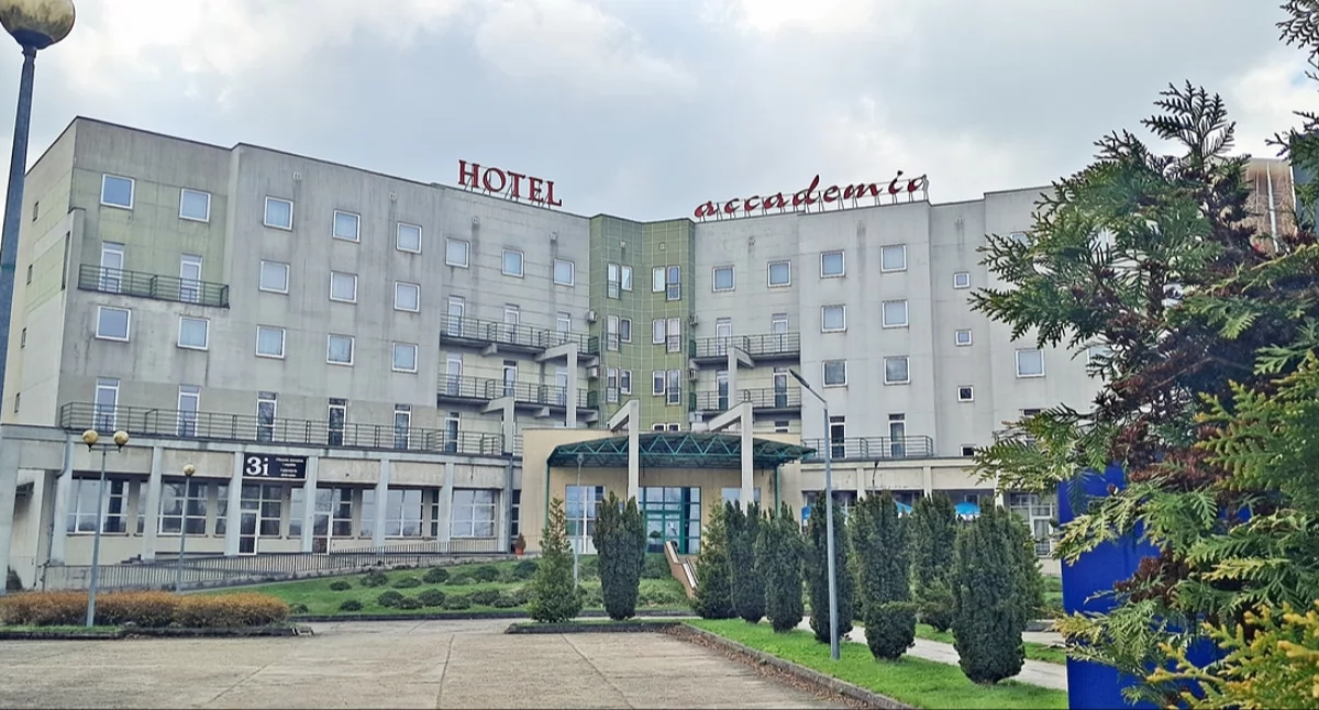 1 kwietnia br. ponad 30-osobowa załoga hotelu „Accademia” przy ulicy Sanockiej w Przemyślu otrzymała wypowiedzenia z pracy. I nie był to prima aprilis. Obiekt zaprzestał działalności. Fot. Mariusz Godos