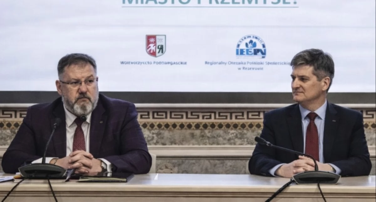 Pierwsze spotkanie organizacyjne poświęcone opracowaniu dokumentu LPDI dla Miasta Przemyśla odbyło się w magistracie 31 marca. Samorząd musi się dobrze przygotować do zmian, ale też poznać potrzeby mieszkańców, czemu służyć będą między innymi badania ankietowe, które będą przeprowadzane do końca czerwca. Wskażą one, jakich usług najbardziej potrzebują Przemyślanie./ FOT. MOPS Przemyśl