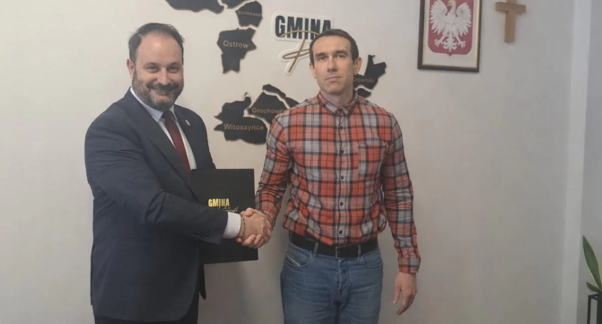Umowa na opracowanie dokumentacji projektowej dla budowy kompleksu szkolno-sportowego w gminie Przemyśl została już podpisana. Posiadanie jej jest niezbędnym warunkiem do starania się o dofinansowania zewnętrzne. / FOT. UG Przemyśl