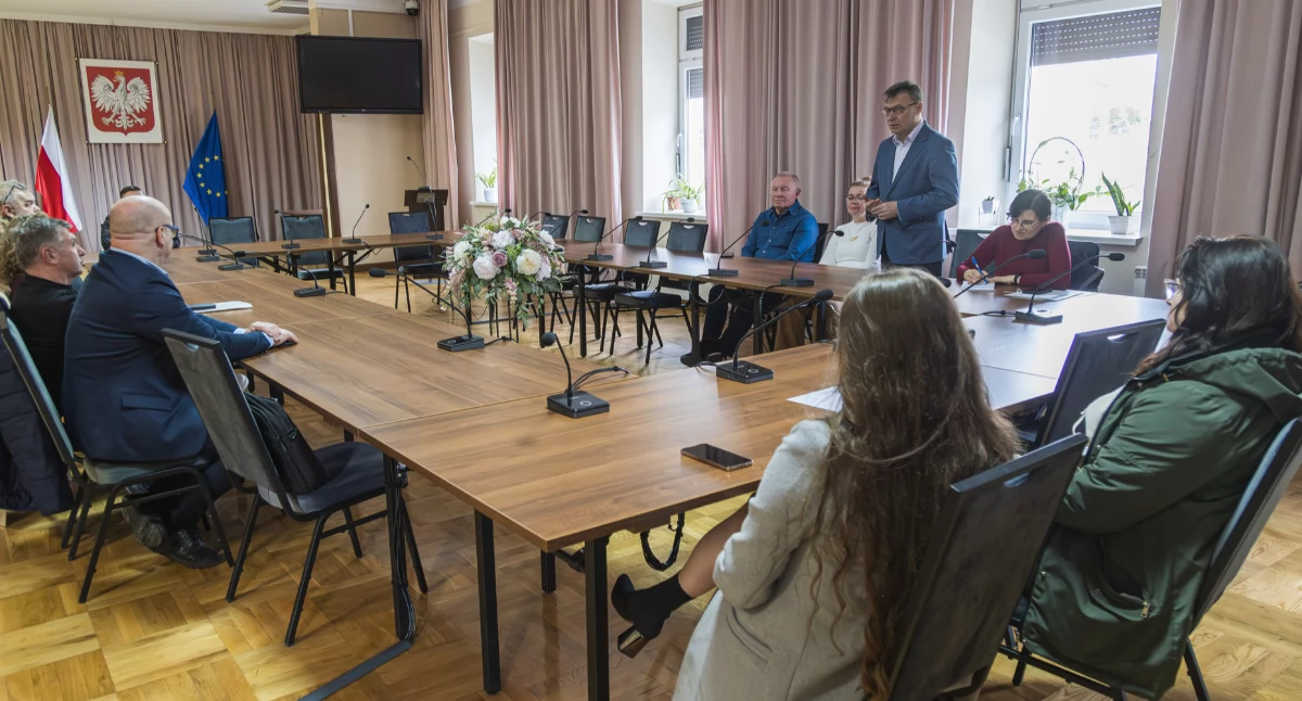 Podczas pierwszego z czterech spotkań z mieszkańcami  - adresowanego do mieszkańców osiedla nr 1 - rozmowy skoncentrowały się m.in. na temacie ruchu ciężarowych samochodów w obrębie centrum miasta./ FOT. UM Radymno