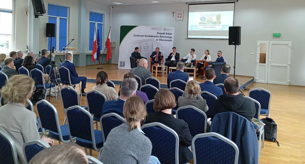 Podczas konferencji zaprezentowano aktualne dane rynkowe, wskazujące na dynamiczny wzrost liczby producentów konopi włóknistych oraz powierzchni upraw w Polsce i w Europie w ostatnich latach. /Fot. Podkarpacka Izba Rolnicza