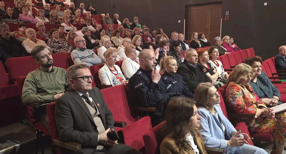 Konferencja „Wiosna Kobiet – tradycja, siła i odrodzenie” zgromadziła przedstawicielki KGW z całego powiatu przemyskiego. Była okazją do rozmów i wymiany doświadczeń./ FOT. FB T. Lorenc