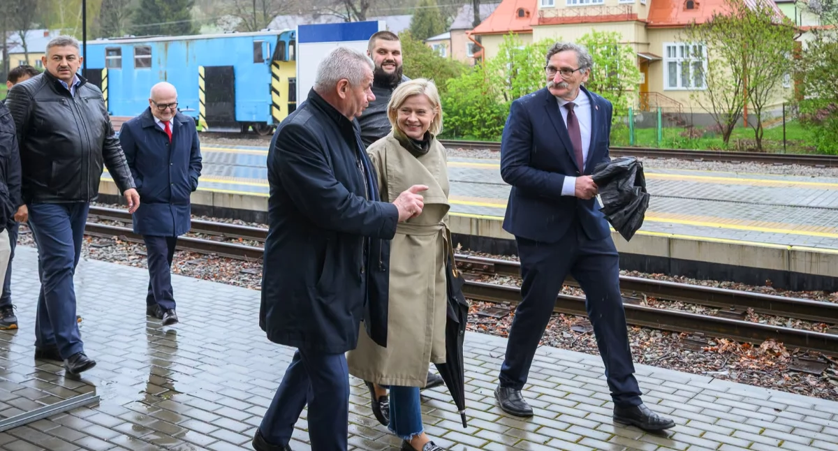 Wiceminister kultury i dziedzictwa narodowego Bożena Żelazowska podczas krótkiego pobytu w naszym regionie miała okazję odwiedzić kilka lokalnych zabytków, które zyskały bądź odzyskują nowy blask dzięki ministerialnym środkom./ FOT. A. Żygadło PUW Rzeszów