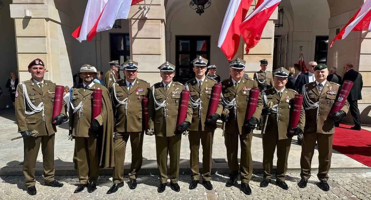 Na stopień generała brygady awansował płk Marcin Dusza (drugi z lewej), obecny dowódca 21. Brygady Strzelców Podhalańskich w Rzeszowie, onegdaj dowódca 5. Batalionu Strzelców Podhalańskich w Przemyślu. Fot. 21. BSP