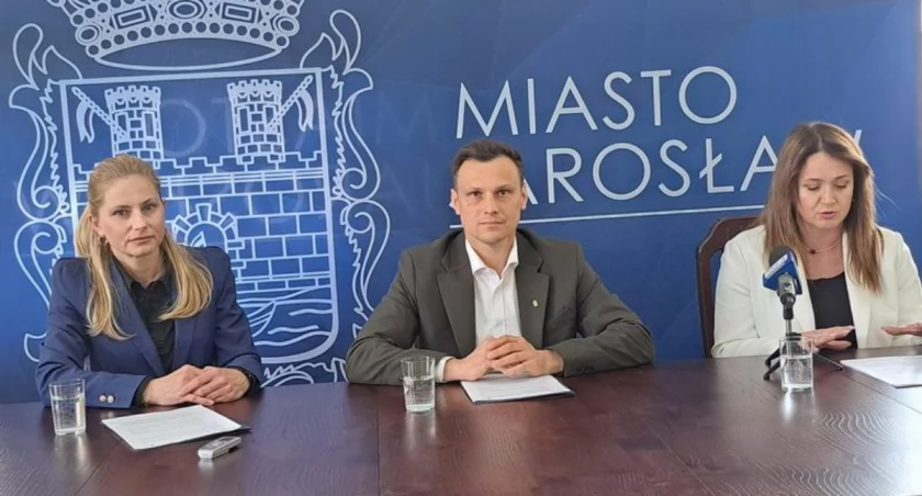 Jeszcze w tym roku samorząd Jarosławia planuje wydać z niemałej 80-milionowej puli funduszy szwajcarskich ponad 15 mln zł. Informacja o już rozpoczętch działaniach przekazana została na dzisiejszej (6 bm.) konferencji prasowej w ratuszu./ FOT. U. Gielo