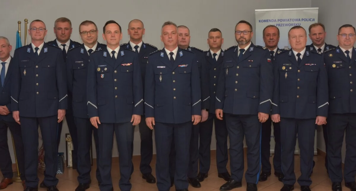 Podkomisarz Tomasz Koba (w środku) z Komendą Powiatową Policji w Przeworsku związany był od 2008 roku. / FOT. KPP Przeworsk